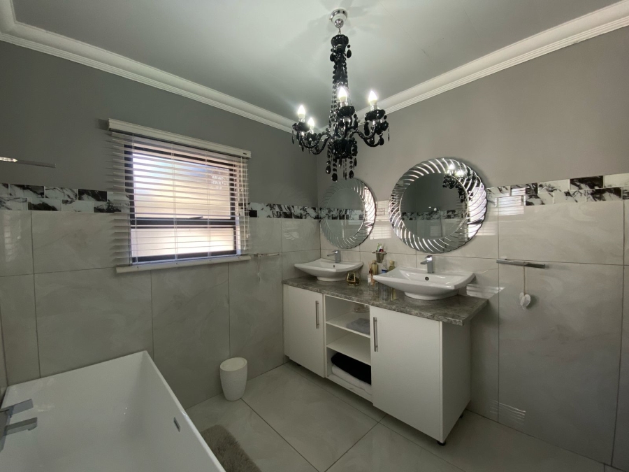 6 Bedroom Property for Sale in Protea Park North West